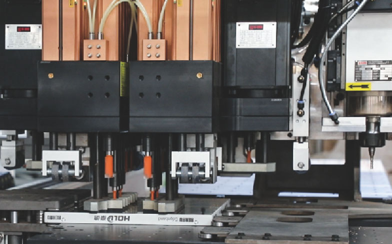 Double-station six-sided drilling multi-machine connection